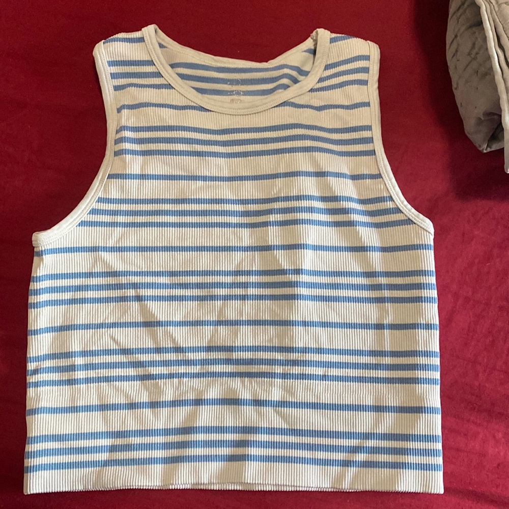 Aura women’s crop top